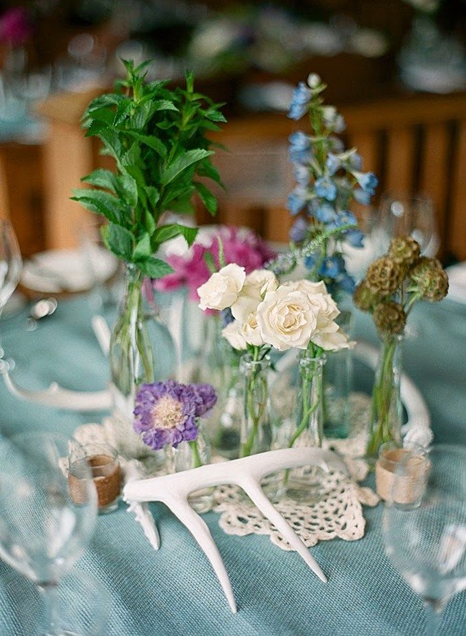10 Country Chic and Rustic Wedding Tablescapes - Antler Decorations