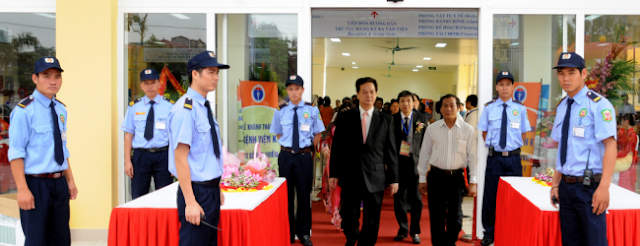 Bảo vệ Yếu nhân tham gia sự kiện
