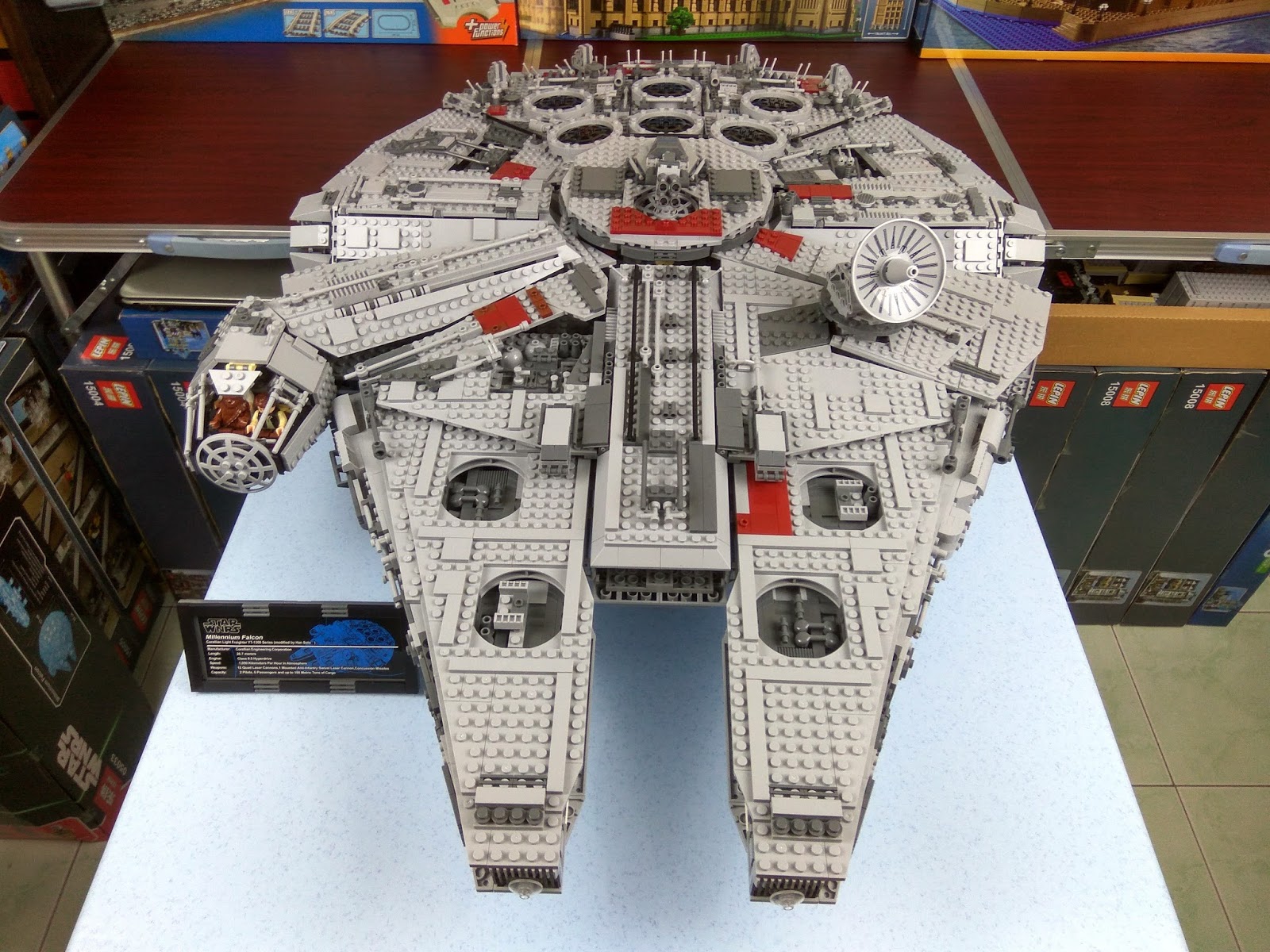 Monkeys Can Game . LEPIN 05033 UCS Millennium Falcon Review