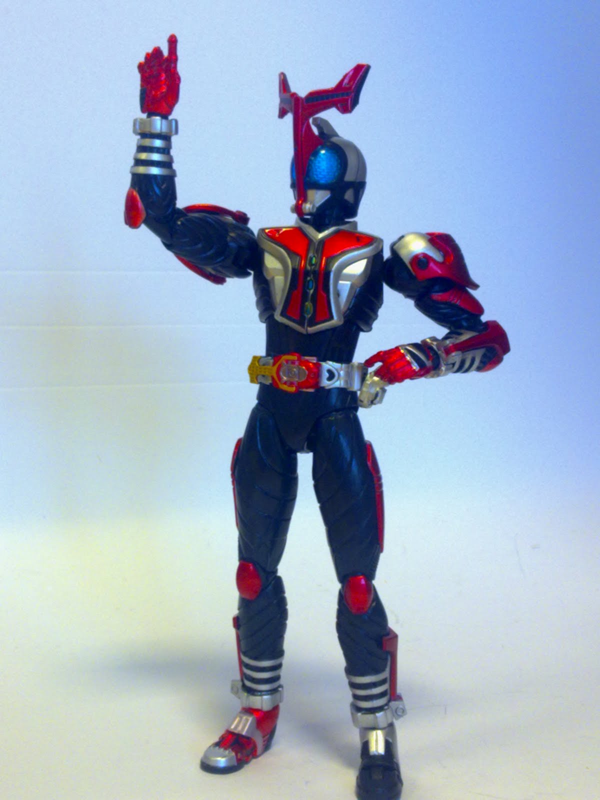Boyarque's Venture: SHF Kamen Rider Kabuto : Hyper Form (Review)