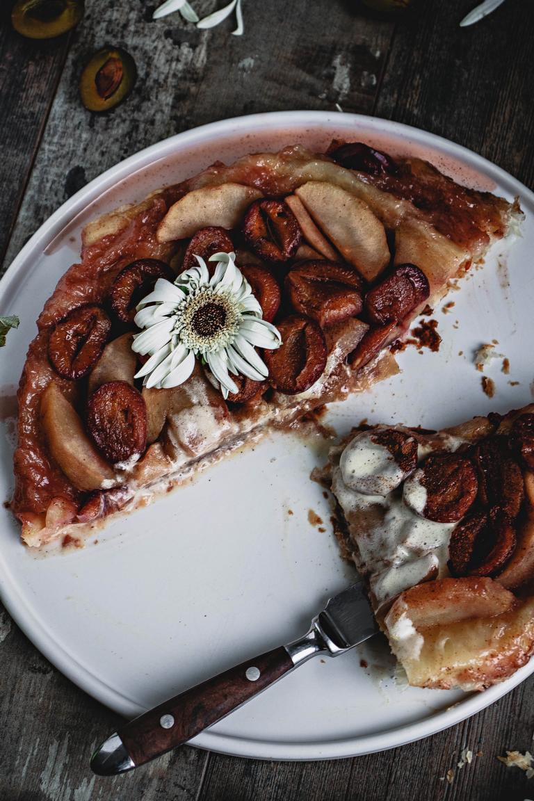 Tarte Tatin mit Zwetschgen und Äpfeln - Julia Bakes!
