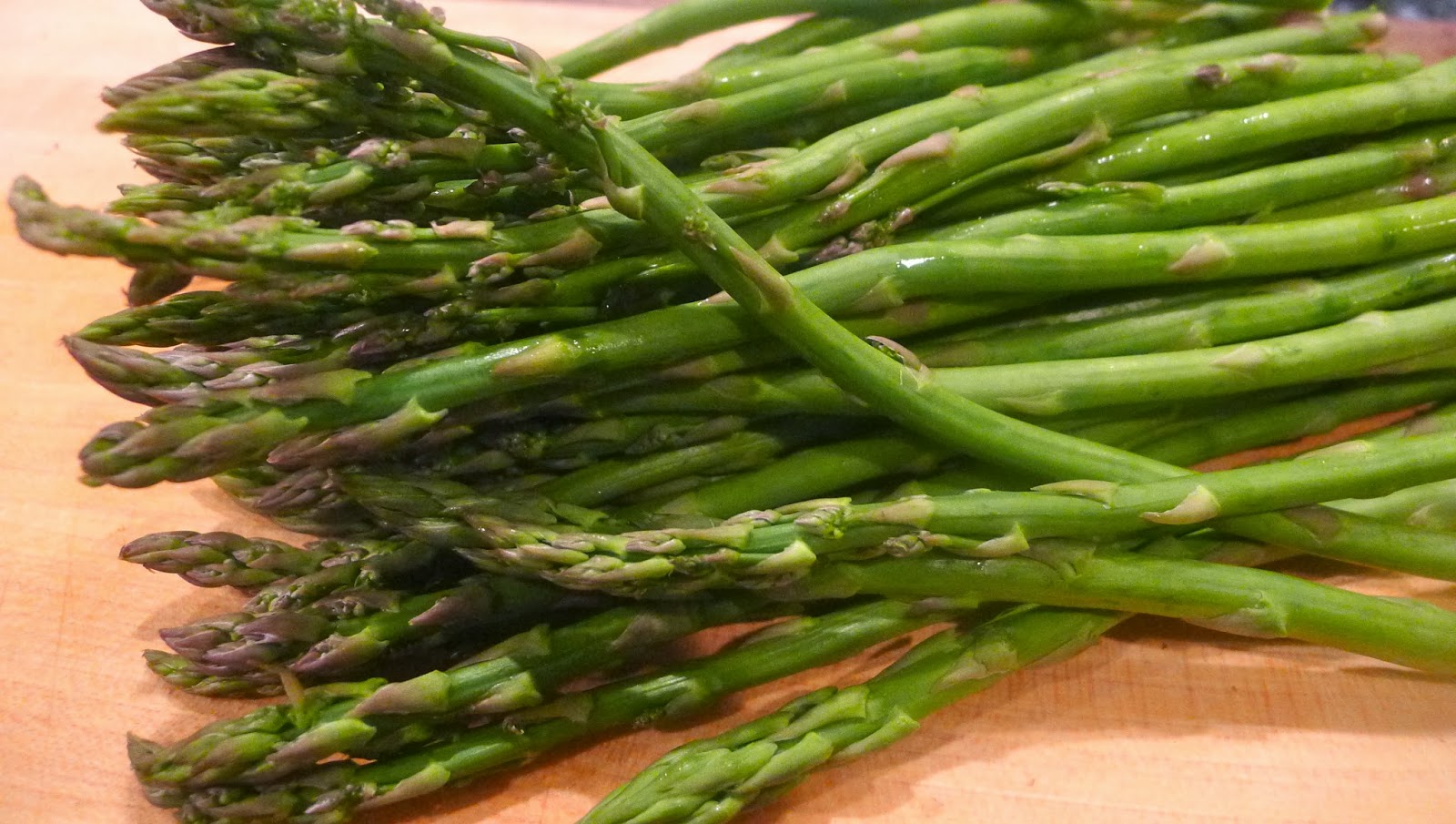 newFOOD tuesdayz Heirloom Tomato Salad with Grilled Asparagus and Corn