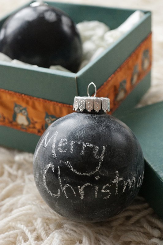 20 Impressive Ways to Decorate Glass Christmas Ornaments  Do it