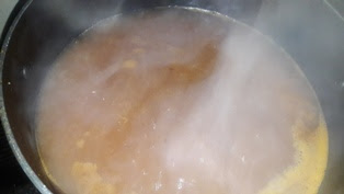 bubbles-are-started-appear-on-top-of-soup