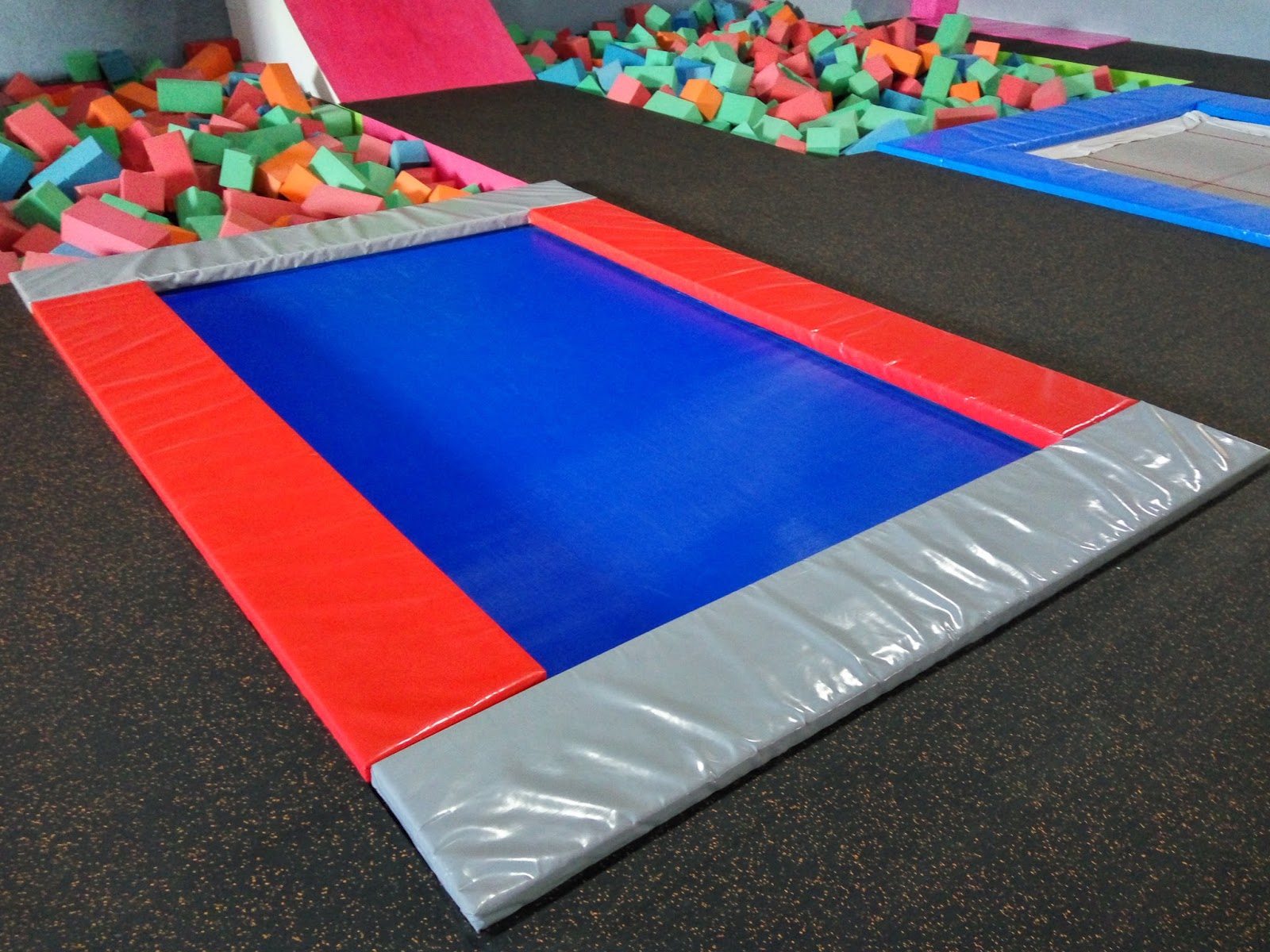 BOULDER TRAMPOLINE OFFICIAL Trampolin Park