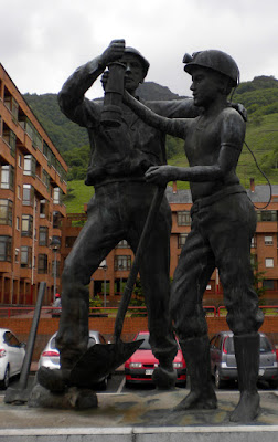 Monumento al minero jubilado de Félix Magdalena