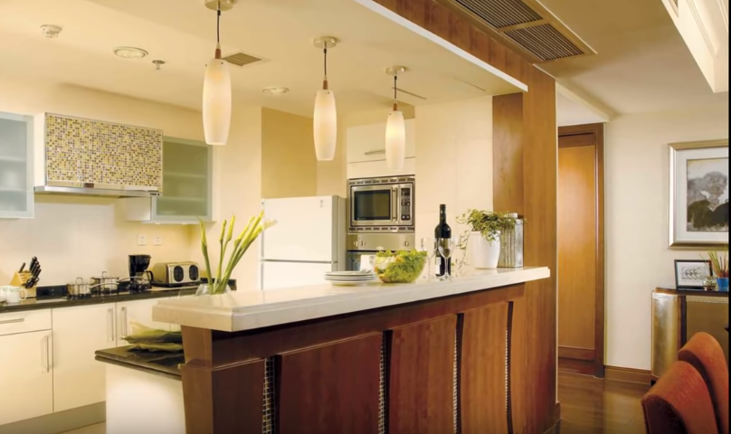 مطابخ مفتوحة على غرفة المعيشة