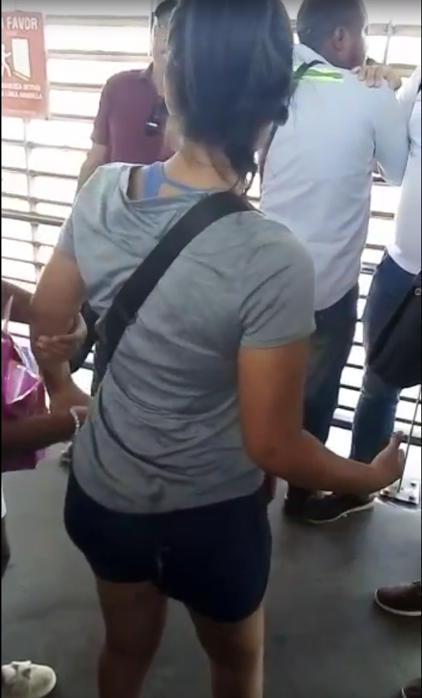 Hombre se masturba y eyacula sobre pasajera en Transcaribe en Cartagena