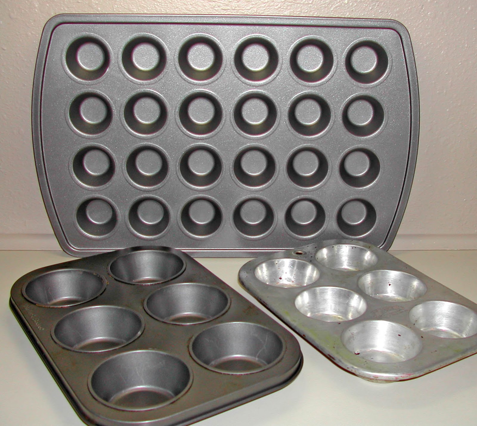 The Iowa Housewife In The Kitchen... Muffin Pans