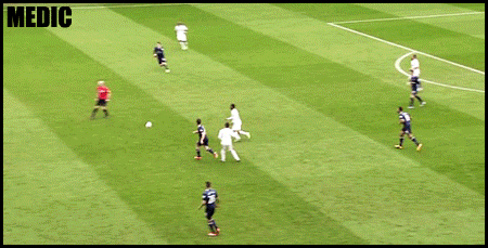 한때 EPL 최고 악마의왼발 .gif