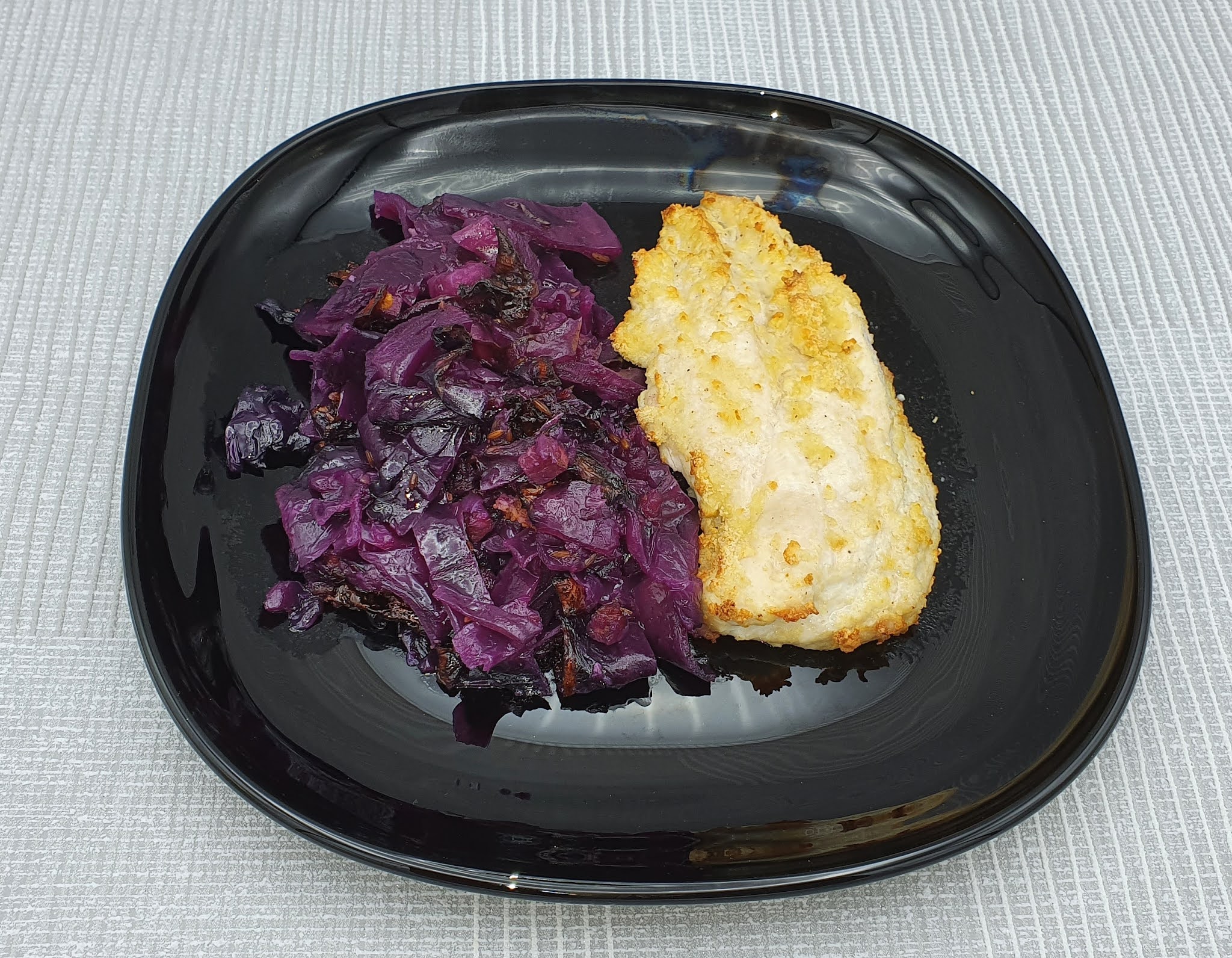 Wessels low carb Welt: Panierte Hähnchenschnitzel mit Apfelrotkohl