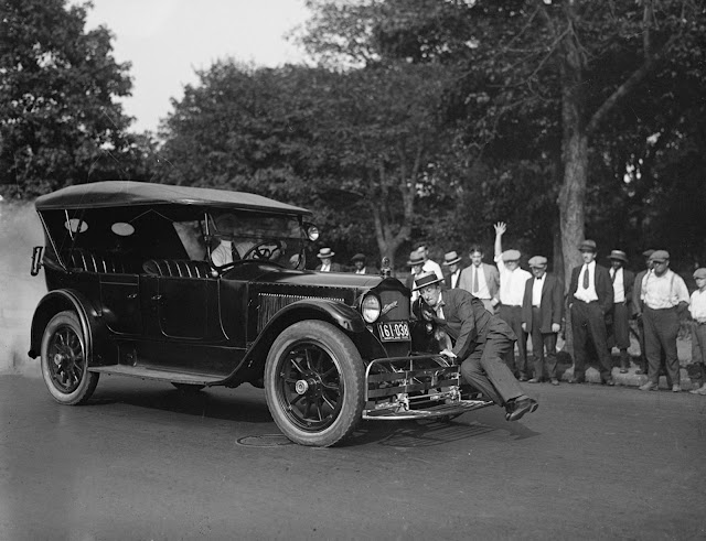 This image has an empty alt attribute; its file name is 1920s-pedestrian-catcher-5.jpg