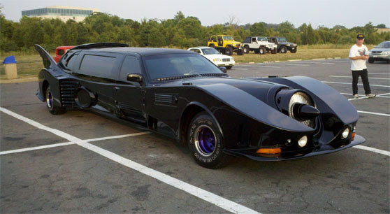 Photo : バットマンのブルース・ウェインが大金持ちとして本来、乗るべきバットモービル ! !