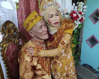 Kakek dan Nenek Ini Nikah Di Usia Tua, Netizen: Lebih Seru Dari Pernikahan Lesti dan Rizky Bilar