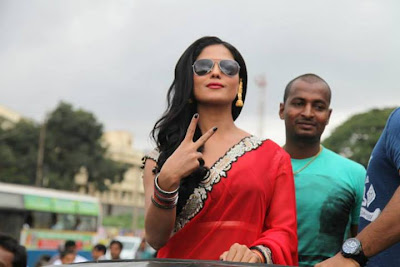 Veena Malik Watch Silk Sakkath at First Day First Show