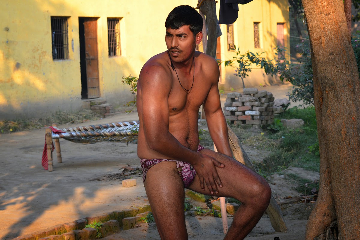 Desi Indian men male langot underwear bulge river bathing lund lauda picture pehalwan kushti