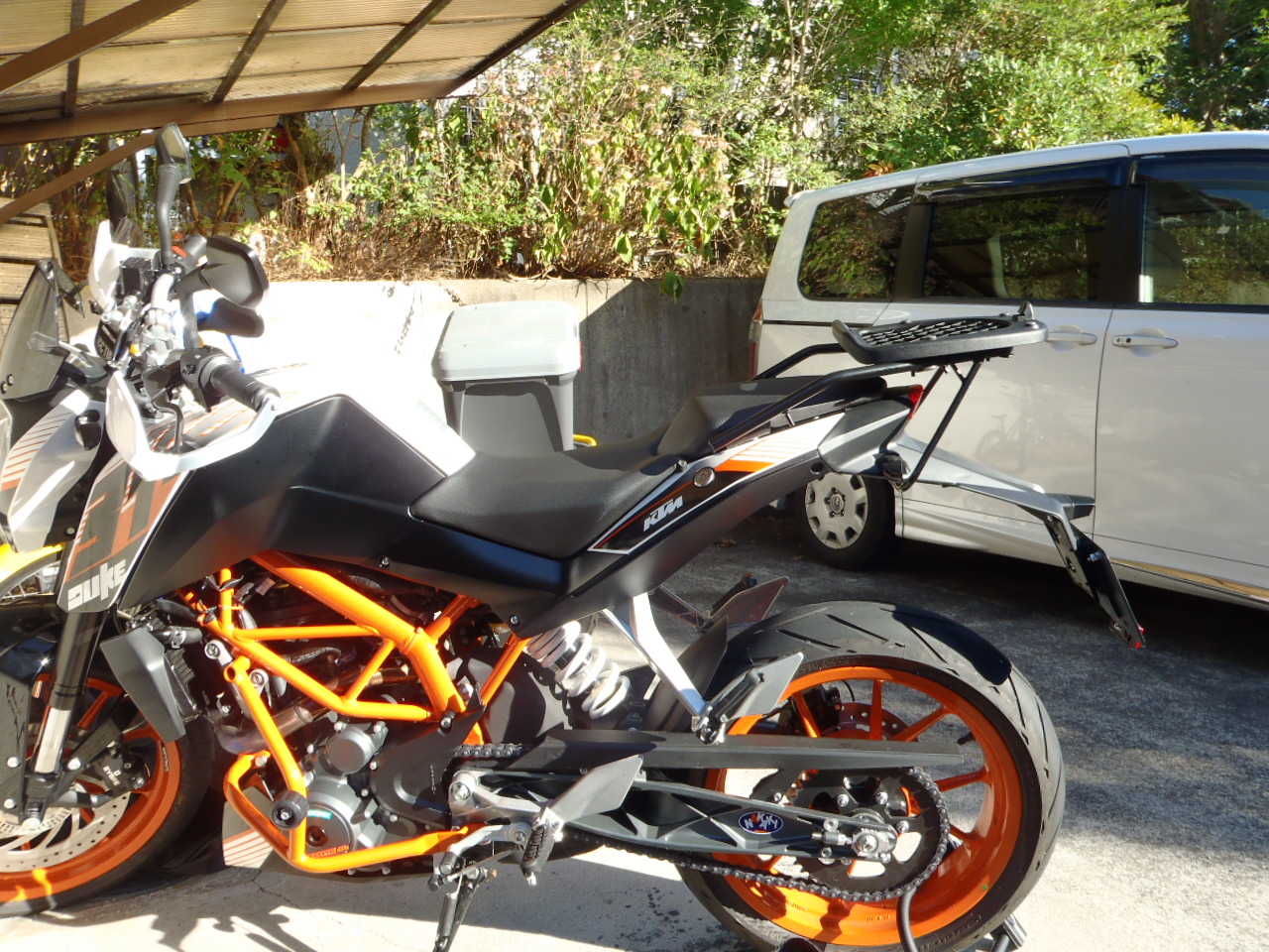 揺蕩（たゆた）う: KTM DUKE390 にリアキャリアとリアケースを付けてみ