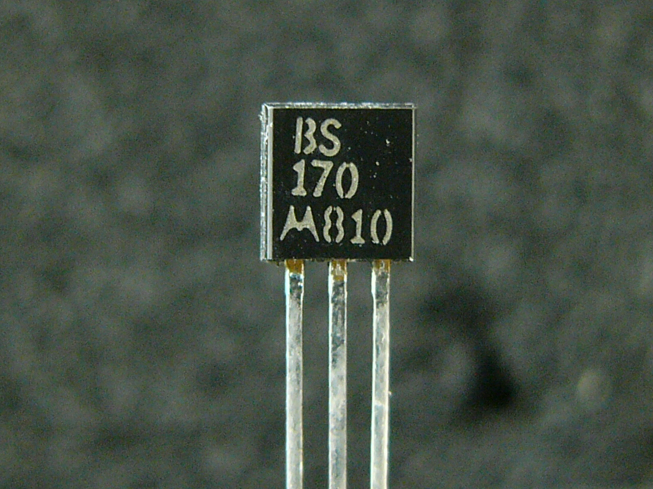 QRP Homebrew : BS170 is used for the QRP rig PA.