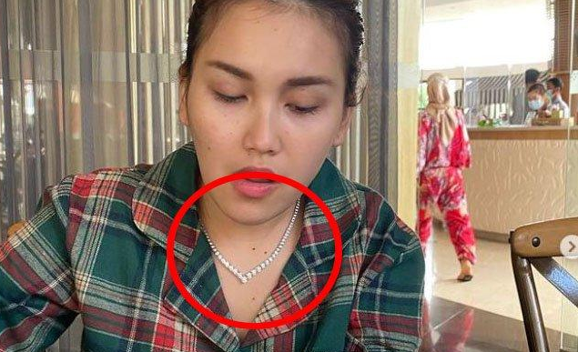 Gerah viral kalung ayu ting ting seharga 8M, Pemilik toko perhiasan: "Gak sampe 800 Juta"