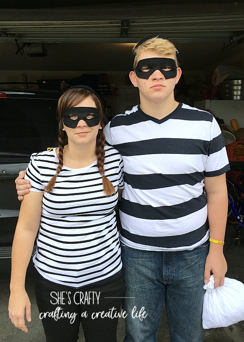 easy costume idea- Robber  - black and white shirt- felt mask