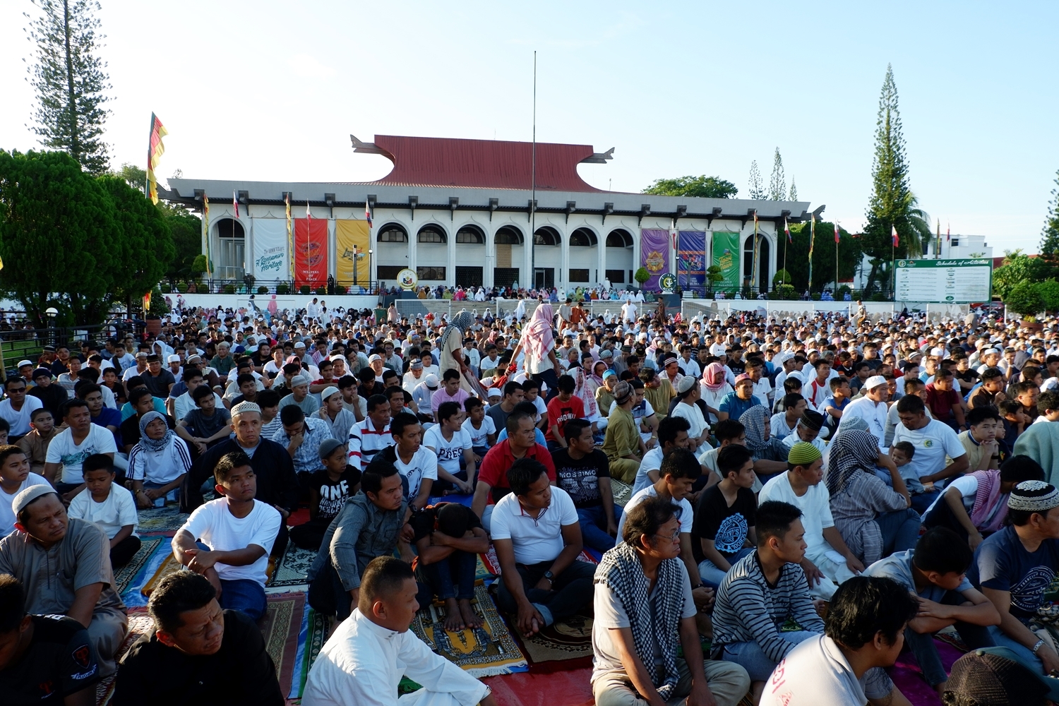 Thousands celebrate Eid'l Fit'r at Bangsamoro's Office of the Chief Minister Compound