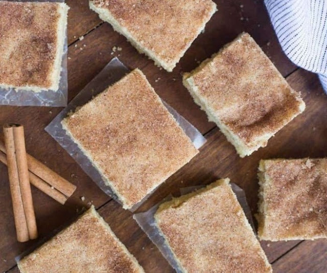 Homemade Snickerdoodle Cookie Bars #desserts #bars