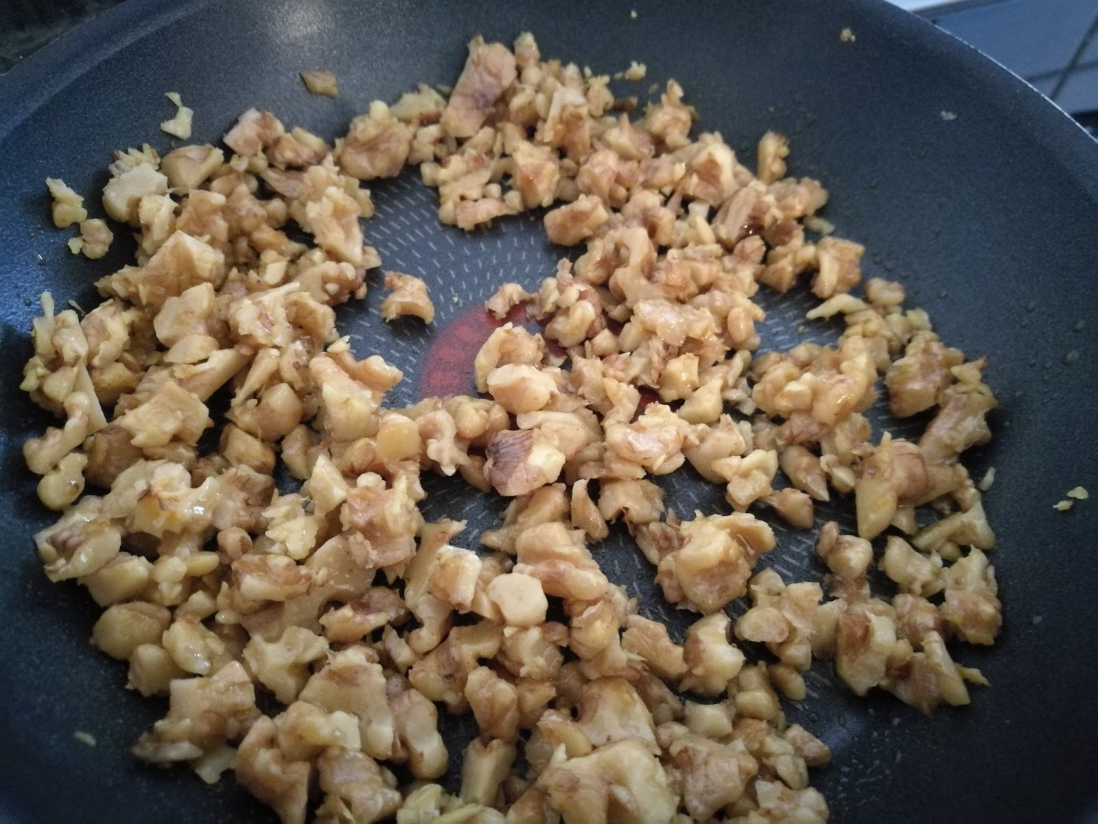 Gefüllte Zucchini mit Walnüssen und Ziegenkäse Gefüllte Zucchini mit Walnüssen und Ziegenkäse