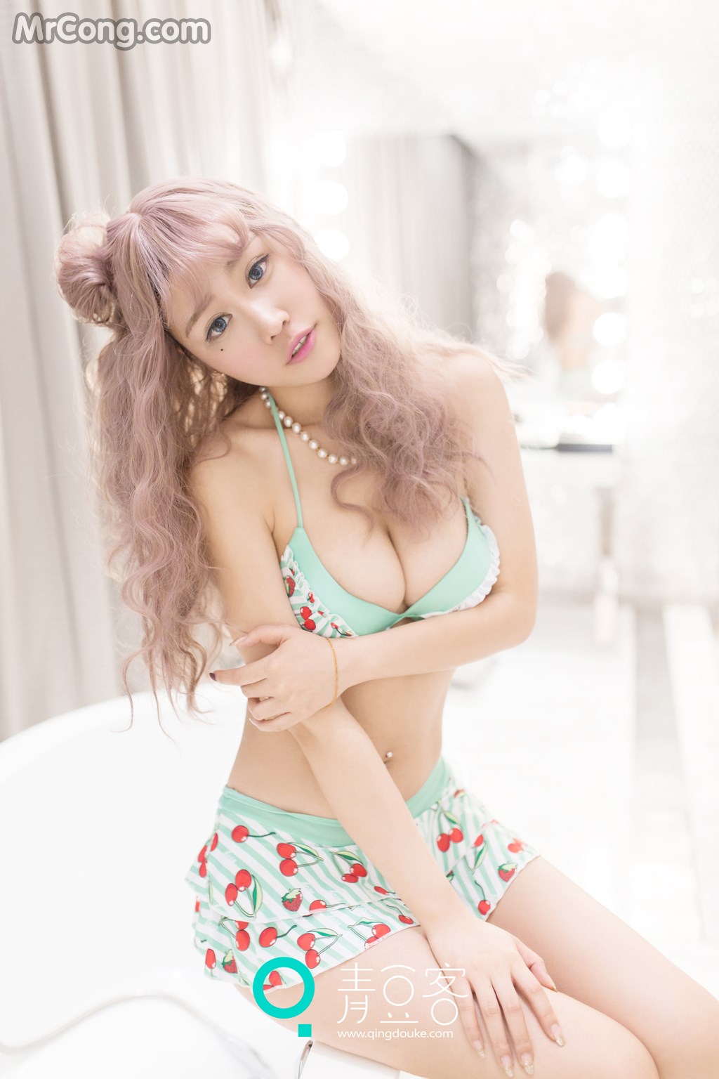 QingDouKe 2016-12-11: Model Mei Xin (美 盺 Yumi) (44 photos)