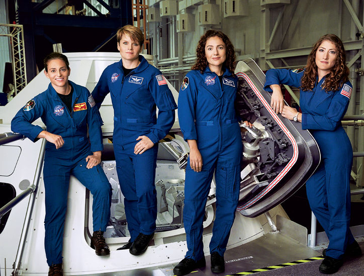 Hasil gambar untuk astronot wanita nasa