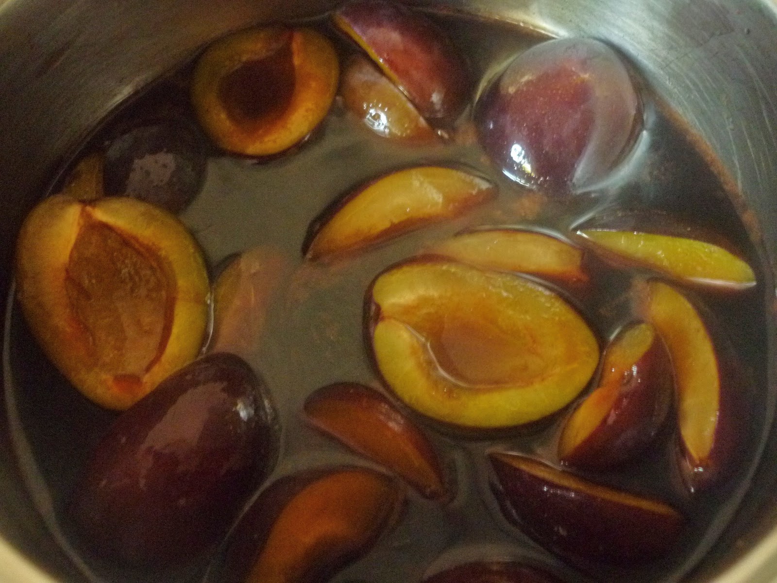 Zimt - Eis mit Rotwein - Zwetschgen
