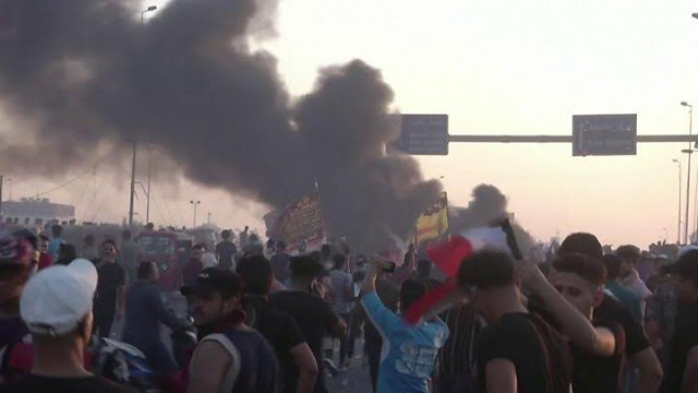 Protestos contra o governo estão mergulhando o Iraque em um total caos.