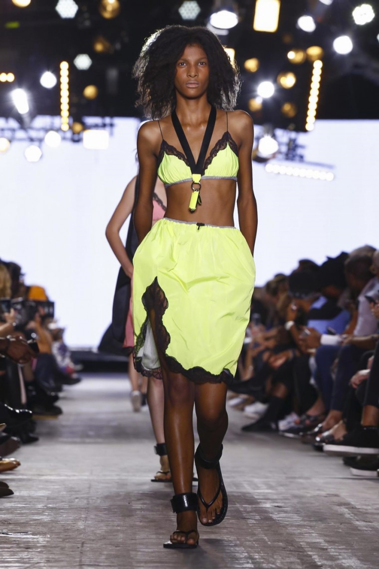Alexander Wang- Spring Summer 2017 - New York Fashion Week alexander-wang, alexander-wang-ss17, alexander-wang-spring-summer, alexander-wang-spring-summer-2017, alexander-wang-spring-summer-new-york-fashion-week, alexander-wang-printemps-ete, dudessinauxpodiums, du-dessin-aux-podiums, nfwlive, nfw16