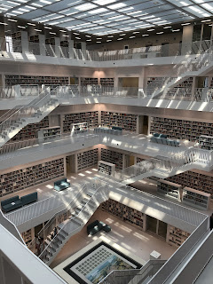 ドイツの美しい図書館・コロナ禍の様子〜Stadtbibliothek Stuttgart/シュトゥットガルト市立図書館〜