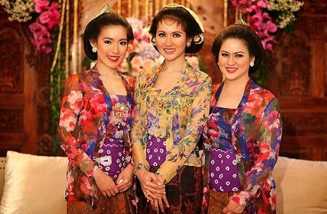 Kebaya Kartini