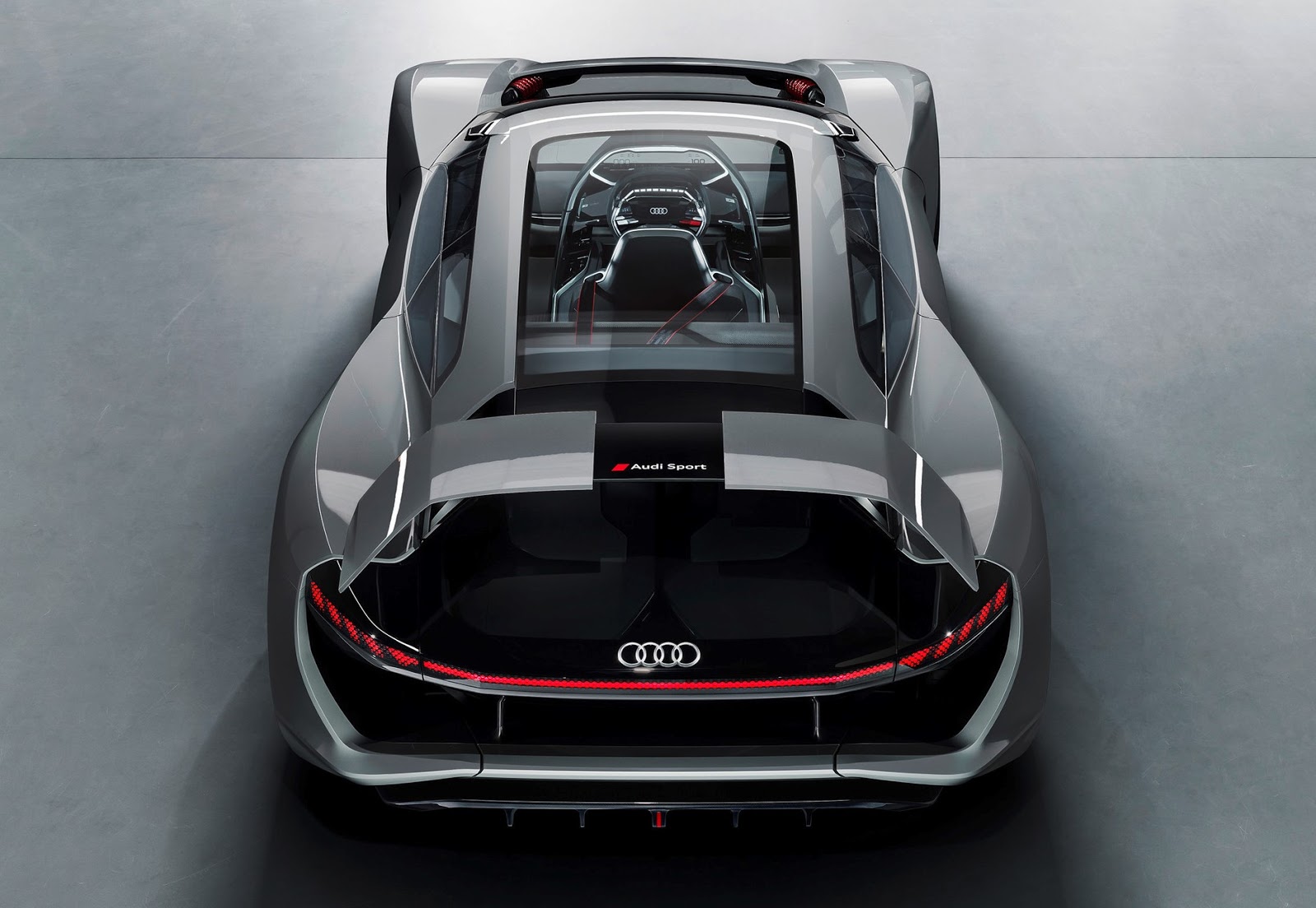 Audi Pebble Beach 18: Nasce elétrico que mistura moto, hatch e carro de  corrida, Carros