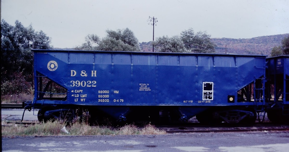 D & H "Colonie Main" layout D&H's blue "Glass service" hoppers