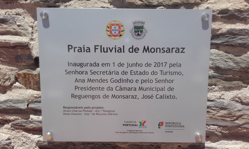 Placa Inauguração Praia Fluvial de Monsaraz Placa Inauguração Praia Fluvial de Monsaraz