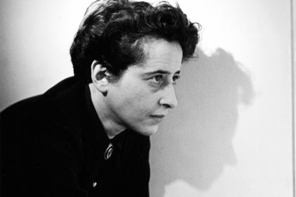 “Ideología y terror: una nueva forma de gobierno”por Hannah Arendt “Ideología y terror: una nueva forma de gobierno”por Hannah Arendt