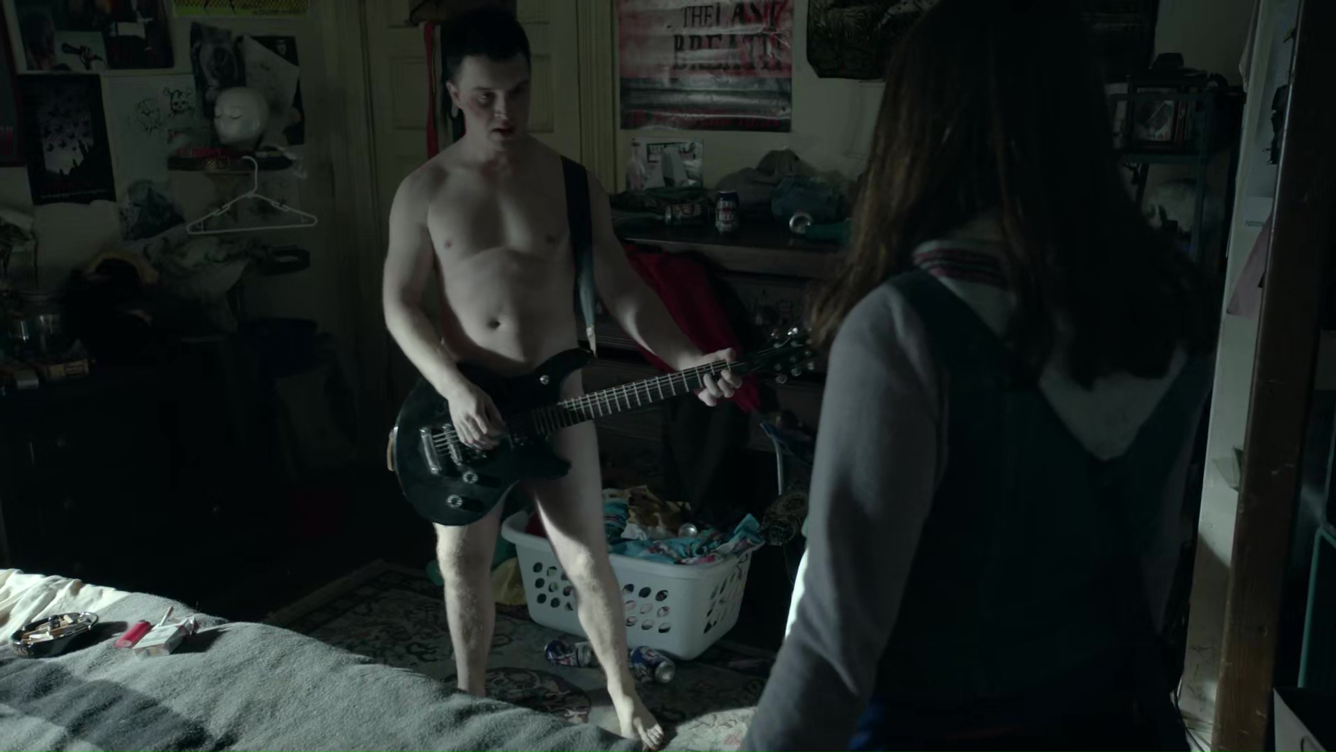 Noel Fisher nude in Shameless 5-08 "Uncle Carl" .