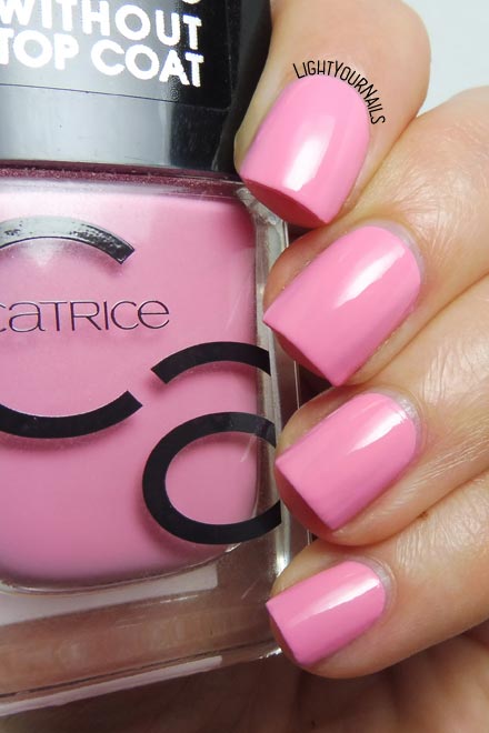 Smalto laccato rosa Catrice ICONails 30 Keep Calm And Pink pink creme nail polish #catrice #unghie #nails #lightyournails