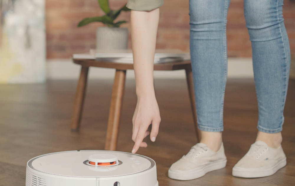 Robot Vacuum VS Traditional Upright Vacuum Which is Better?