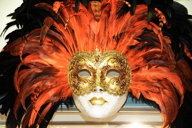 http://1.bp.blogspot.com/-pA6DG8Ll8Rs/TvQ5JNn2nkI/AAAAAAAABRw/RpI9VwmHMOY/s1600/11-venetian-carnival-mask-maschera-di-carnevale-venice-italy-creative-commons-by-gnuckx-masks-of-venice-87f999.jpg