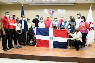 Alcaldesa Carolina Mejia entrega bandera a delegación paralímpica irá a Tokio