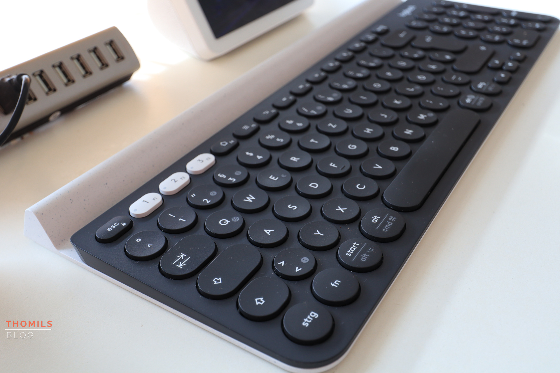 Logitech K780 Wireless Keyboard & M720 Triathlon Wireless Mouse