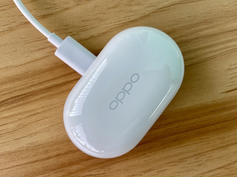OPPO Enco Buds (W12) Charging