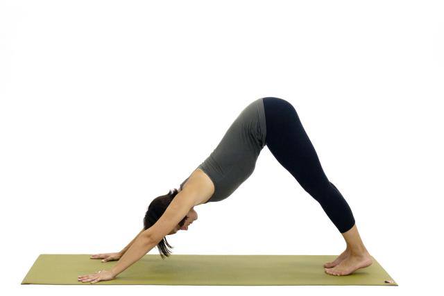 Tập yoga tại nhà với 5 tư thế đơn giản