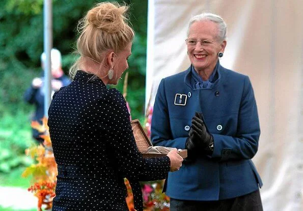 Rungstedlund Prize was awarded to author, journalist and adventurer Puk Damsgard. Queen Margrethe is patron of the Rungstedlund Foundation