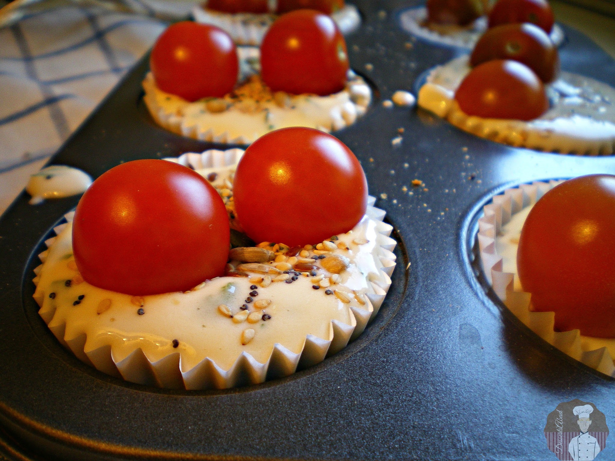 Muffins  de pan integral, queso y tomate: Listos para hornear