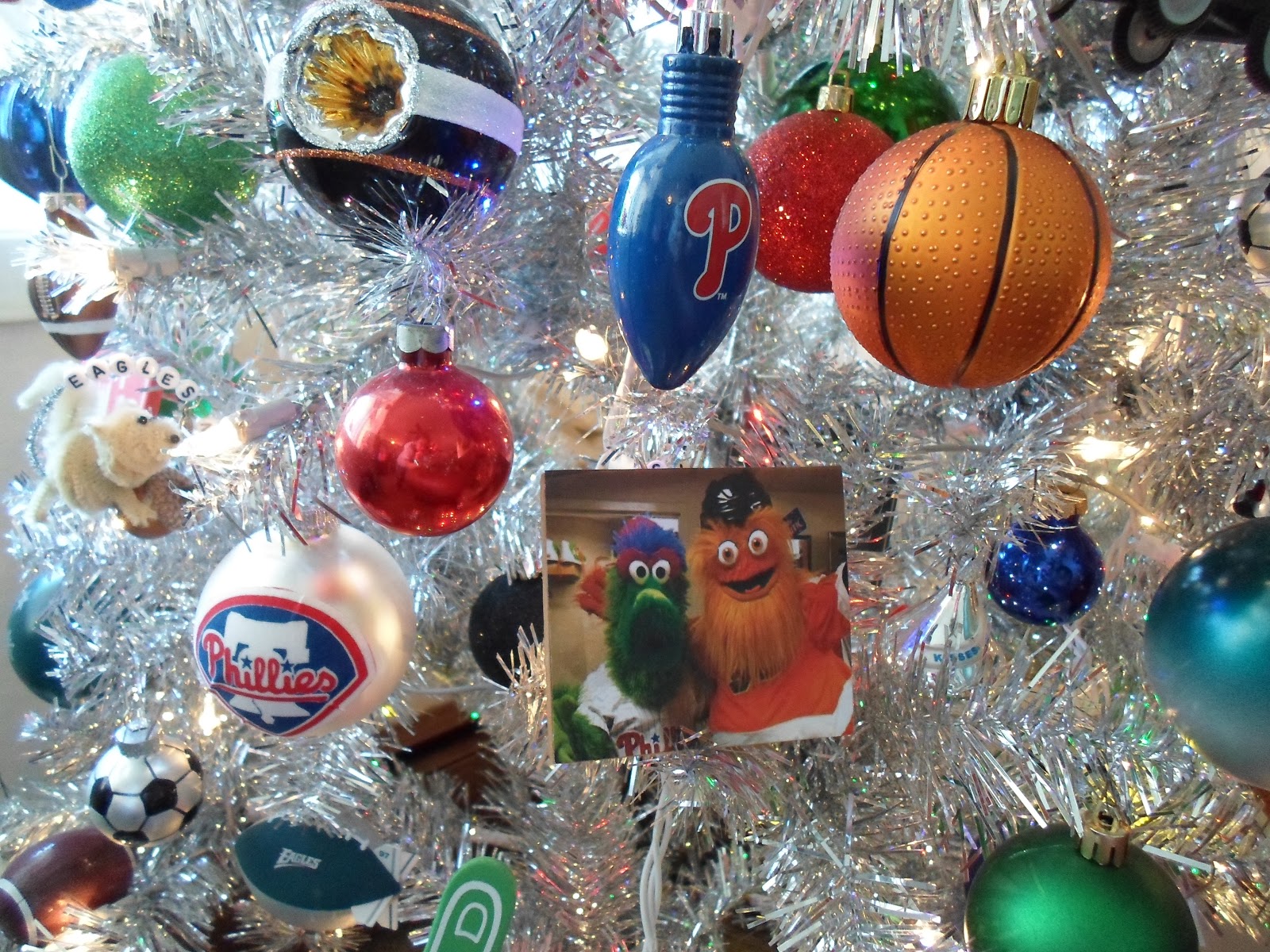 Happier Than A Pig In Mud Sweet Cocktail MeatballsGrape Jelly/Ketchup