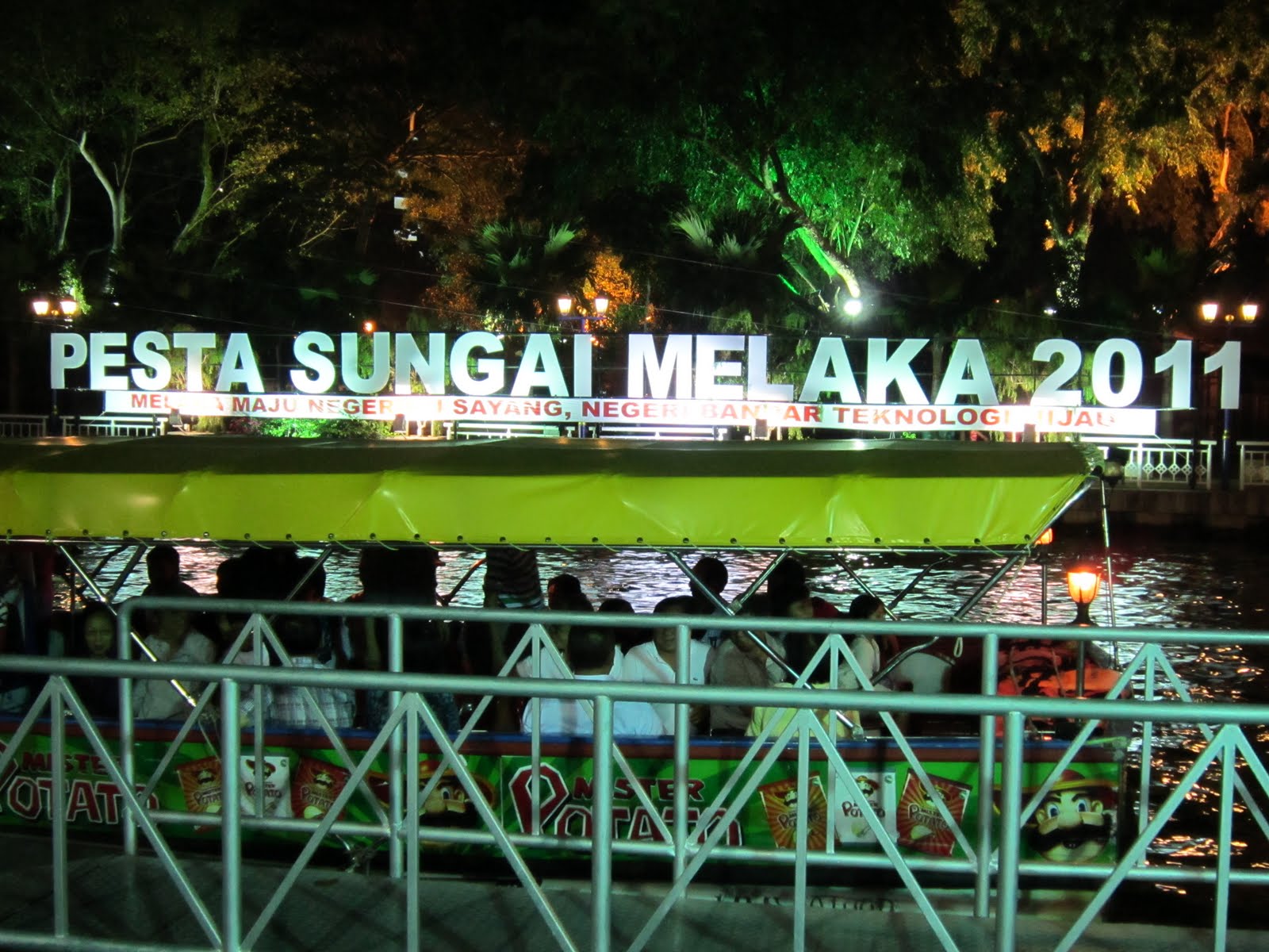 RAR: MALAM PUISI SUNGAI MELAKA 2011
